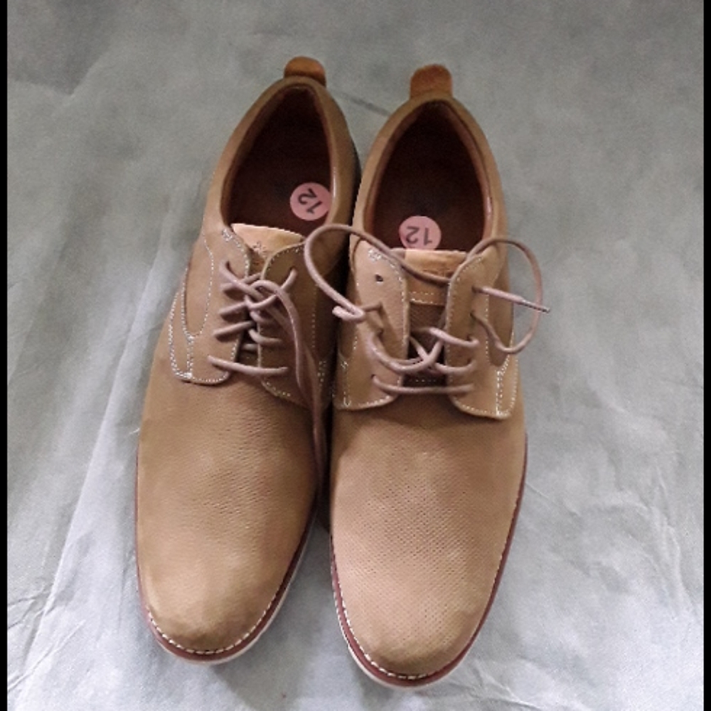 Size 12 Dockers Nathan Oxfords.